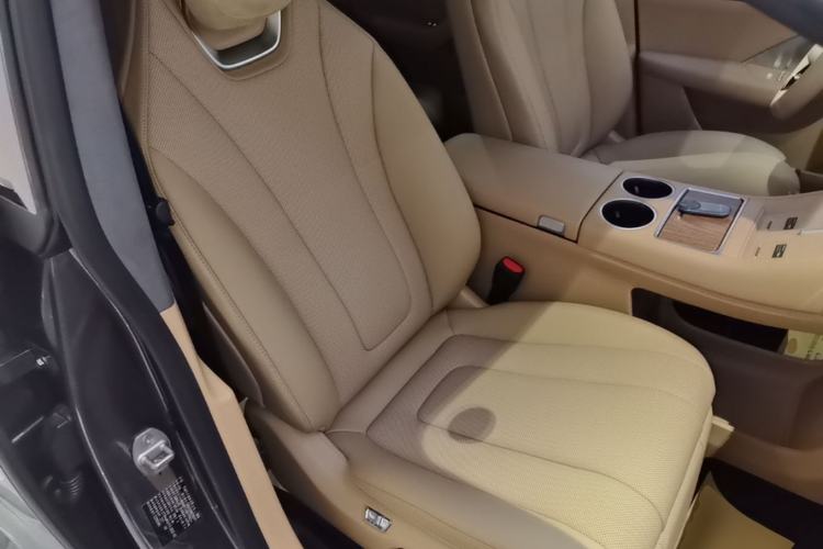 Used Hima Luxeed R7 2025 Range-Extended Version 251 km Max Right Front Seat