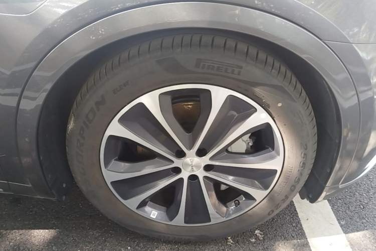 Used Hima Luxeed R7 2025 Range-Extended Version 251 km Max Right Front Wheel Hub