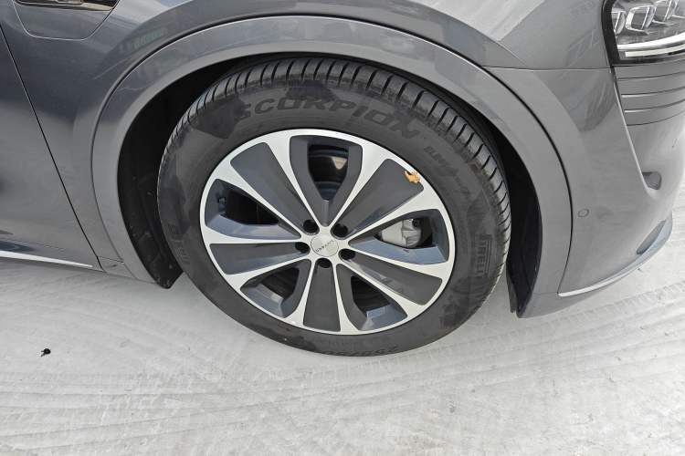 Used Hima Luxeed R7 2025 Range-Extended Version 251 km Max Right Front Wheel Hub