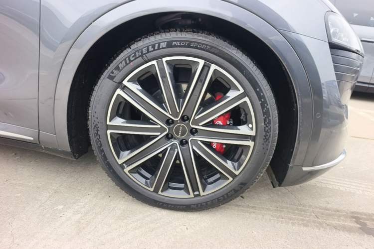 Used Hima Luxeed R7 2025 Extended-Range 331km Ultra Right Front Wheel Hub