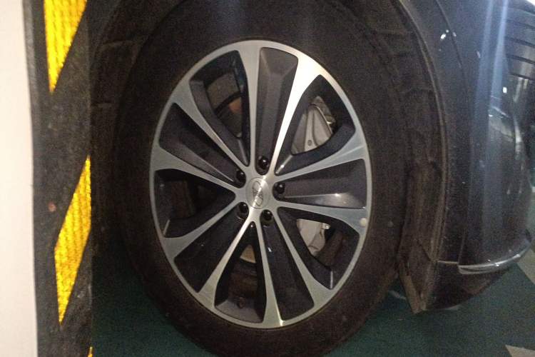 Used Hima Luxeed R7 2025 Range-Extended Version 251 km Max Right Front Wheel Hub