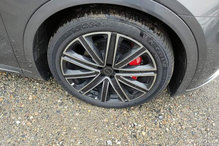 Used Hima Luxeed R7 2025 Extended-Range 331km Ultra Right Front Wheel Hub