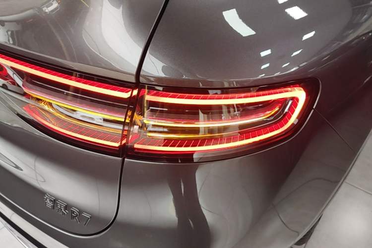 Used Hima Luxeed R7 2025 Range-Extended Version 251 km Max Right Rear Taillight