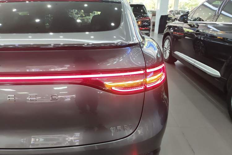 Used Hima Luxeed R7 2025 Range-Extended Version 251 km Max Right Rear Taillight
