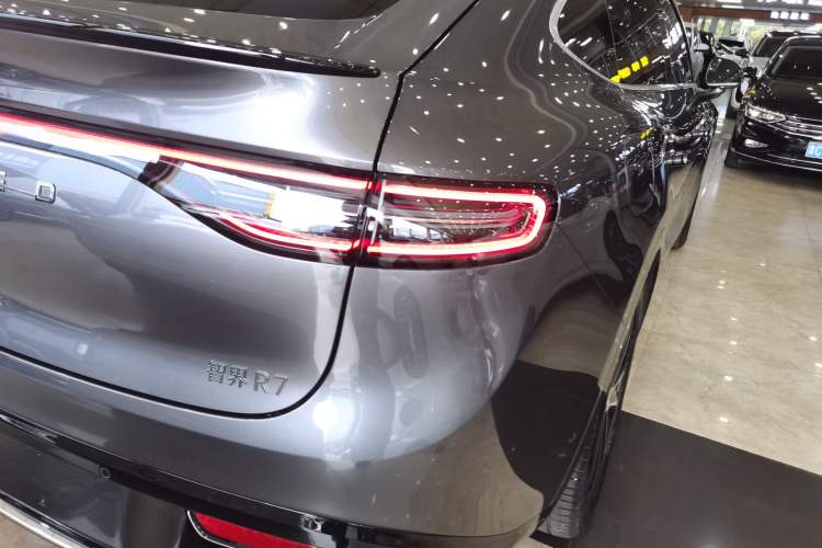 Used Hima Luxeed R7 2025 Range-Extended Version 251 km Max Right Rear Taillight