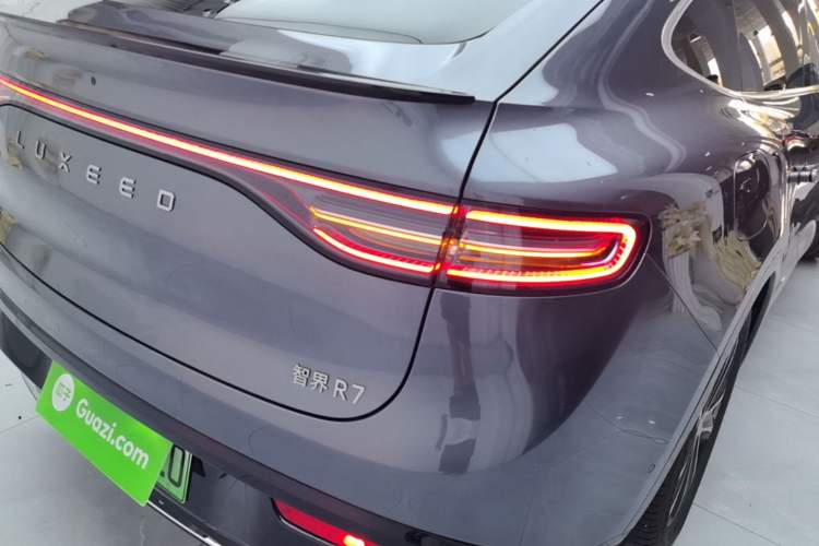 Used Hima Luxeed R7 2025 Range-Extended Version 251 km Max Right Rear Taillight