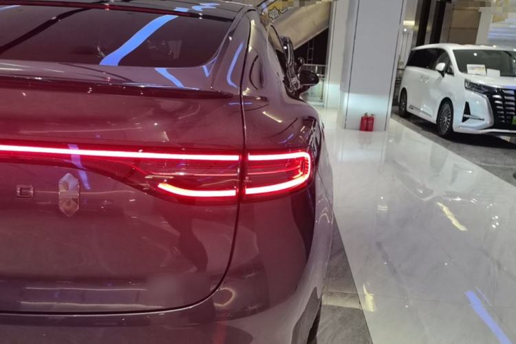 Used Hima Luxeed R7 2025 Range-Extended Version 251 km Max Right Rear Taillight
