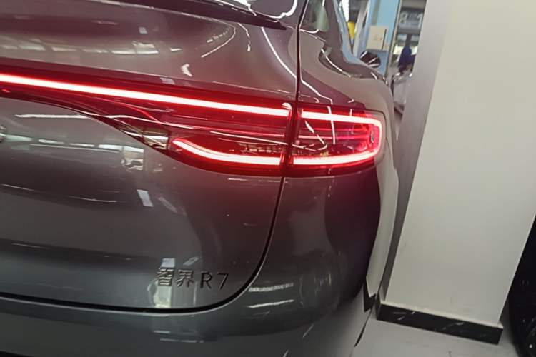 Used Hima Luxeed R7 2025 Range-Extended Version 251 km Max Right Rear Taillight