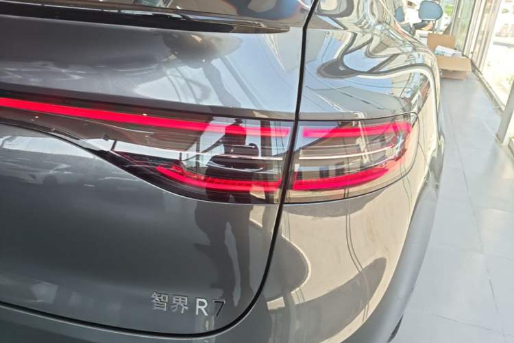 Used Hima Luxeed R7 2025 Range-Extended Version 251 km Max Right Rear Taillight