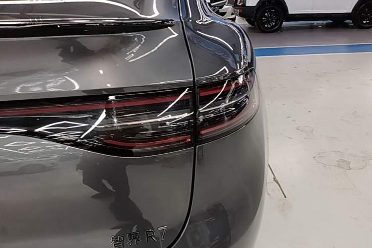Used Hima Luxeed R7 2025 Range-Extended Version 251 km Max Right Rear Taillight