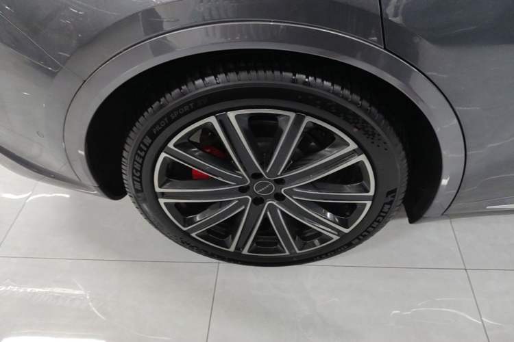 Used Hima Luxeed R7 2025 Extended-Range 331km Ultra Right Rear Wheel Hub