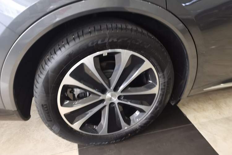 Used Hima Luxeed R7 2025 Range-Extended Version 251 km Max Right Rear Wheel Hub