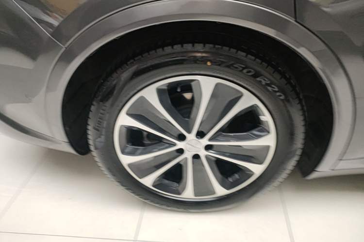Used Hima Luxeed R7 2025 Range-Extended Version 251 km Max Right Rear Wheel Hub