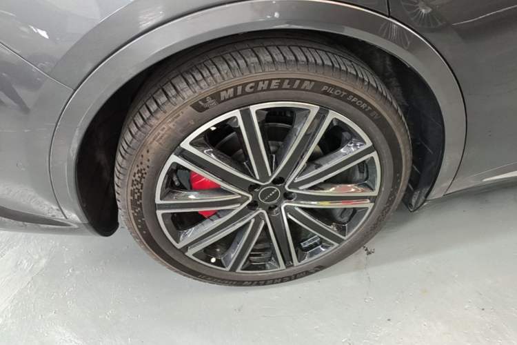 Used Hima Luxeed R7 2025 Extended-Range 331km Ultra Right Rear Wheel Hub