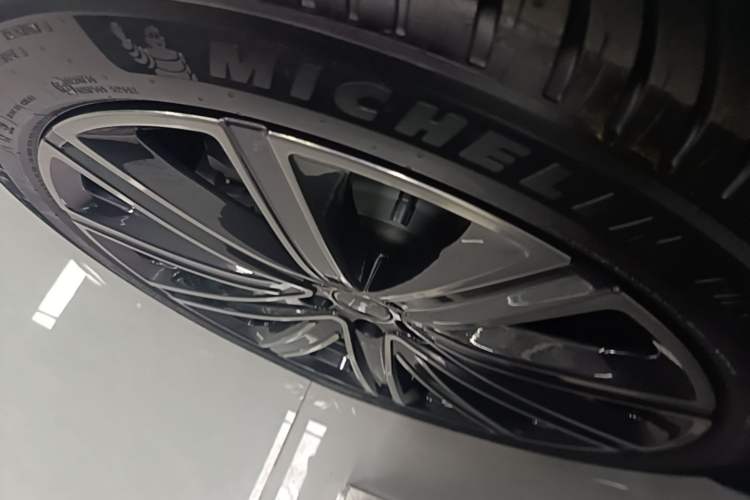 Used Hima Luxeed R7 2025 Range-Extended Version 251 km Max Right Rear Wheel Hub