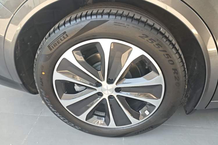Used Hima Luxeed R7 2025 Range-Extended Version 251 km Max Right Rear Wheel Hub