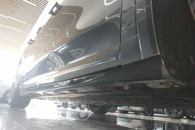 Used Hima Luxeed R7 2025 Range-Extended Version 251 km Max Right Side Sill
