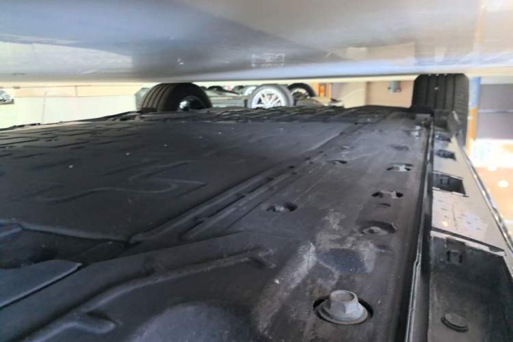 Used Hima Luxeed R7 2025 Range-Extended Version 251 km Max Right Side Sill