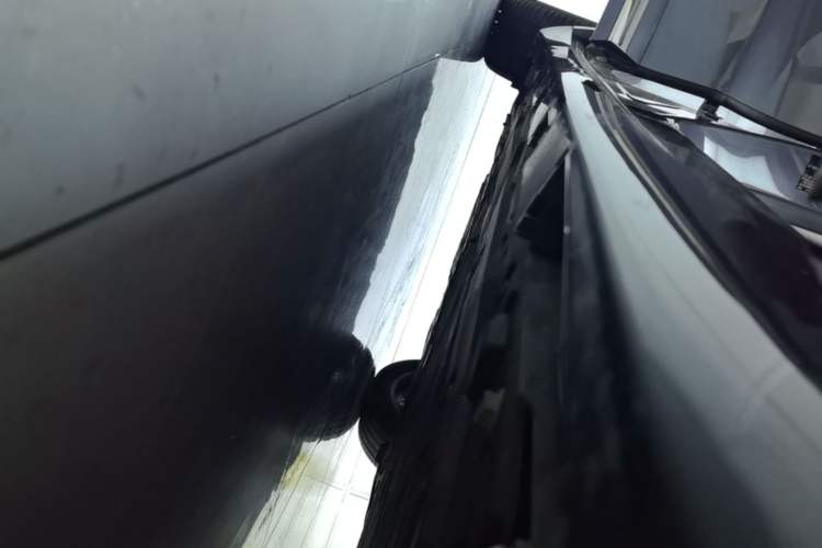 Used Hima Luxeed R7 2025 Range-Extended Version 251 km Max Right Side Sill