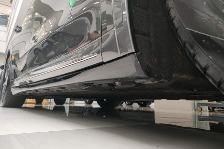 Used Hima Luxeed R7 2025 Range-Extended Version 251 km Max Right Side Sill