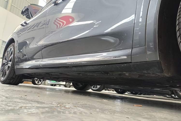 Used Hima Luxeed R7 2025 Extended-Range 331km Ultra Right Side Sill