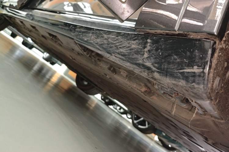 Used Hima Luxeed R7 2025 Extended-Range 251km Pro Right Side Sill