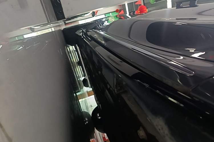 Used Hima Luxeed R7 2025 Range-Extended Version 251 km Max Right Side Sill