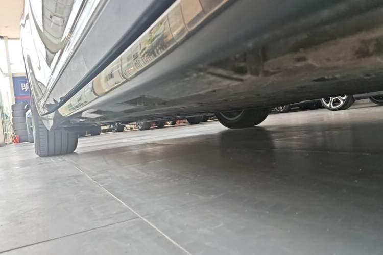 Used Hima Luxeed R7 2025 Range-Extended Version 251 km Max Right Side Sill