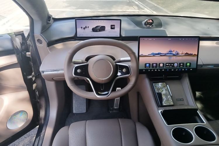 Used Hima Luxeed R7 2025 Range-Extended Version 251 km Max Steering Wheel