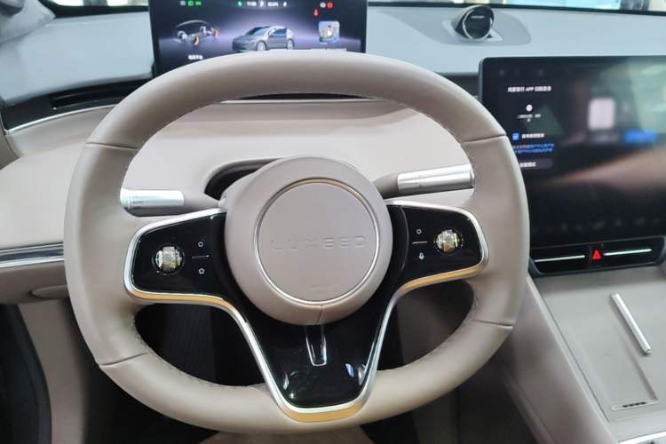 Used Hima Luxeed R7 2025 Range-Extended Version 251 km Max Steering Wheel