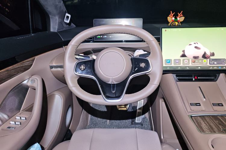 Used Hima Luxeed R7 2025 Range-Extended Version 251 km Max Steering Wheel