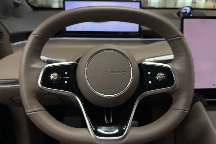Used Hima Luxeed R7 2025 Range-Extended Version 251 km Max Steering Wheel
