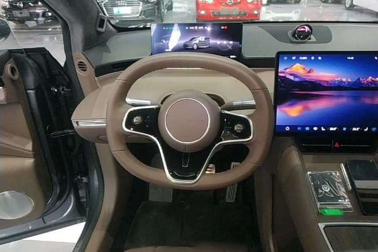 Used Hima Luxeed R7 2025 Range-Extended Version 251 km Max Steering Wheel
