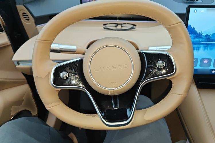 Used Hima Luxeed R7 2025 Extended-Range 251km Pro Steering Wheel
