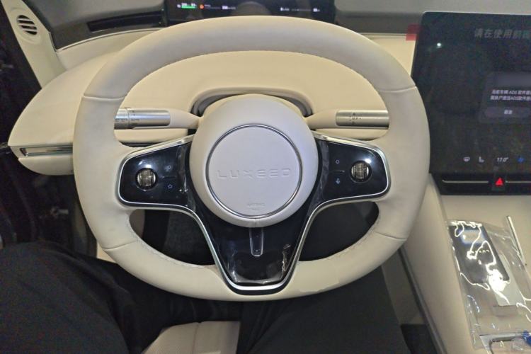 Used Hima Luxeed R7 2025 Range-Extended Version 251 km Max Steering Wheel