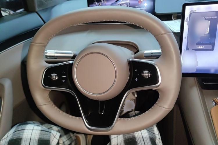 Used Hima Luxeed R7 2025 Range-Extended Version 251 km Max Steering Wheel