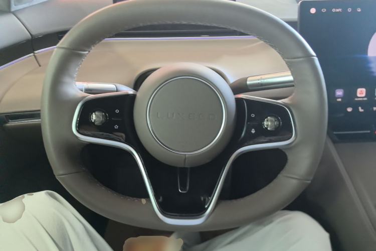 Used Hima Luxeed R7 2025 Range-Extended Version 251 km Max Steering Wheel