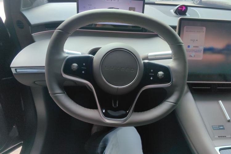 Used Hima Luxeed R7 2025 Range-Extended Version 251 km Max Steering Wheel