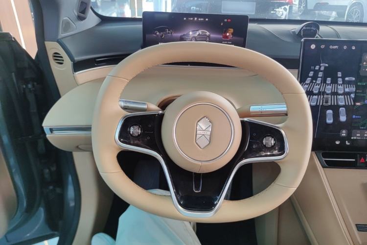 Used Hima Luxeed R7 2025 Extended-Range 331km Ultra Steering Wheel
