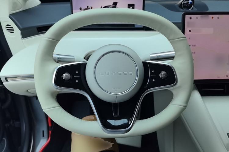 Used Hima Luxeed R7 2025 Range-Extended Version 251 km Max Steering Wheel