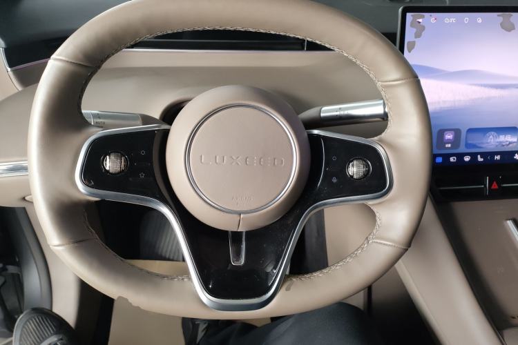 Used Hima Luxeed R7 2025 Range-Extended Version 251 km Max Steering Wheel