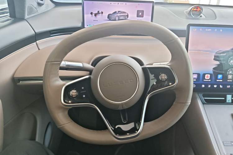 Used Hima Luxeed R7 2025 Range-Extended Version 251 km Max Steering Wheel