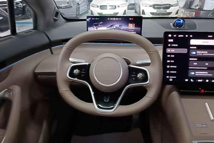 Used Hima Luxeed R7 2025 Range-Extended Version 251 km Max Steering Wheel