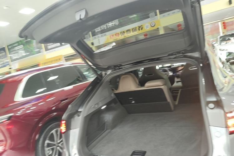 Used Hima Luxeed R7 2025 Range-Extended Version 251 km Max Trunk
