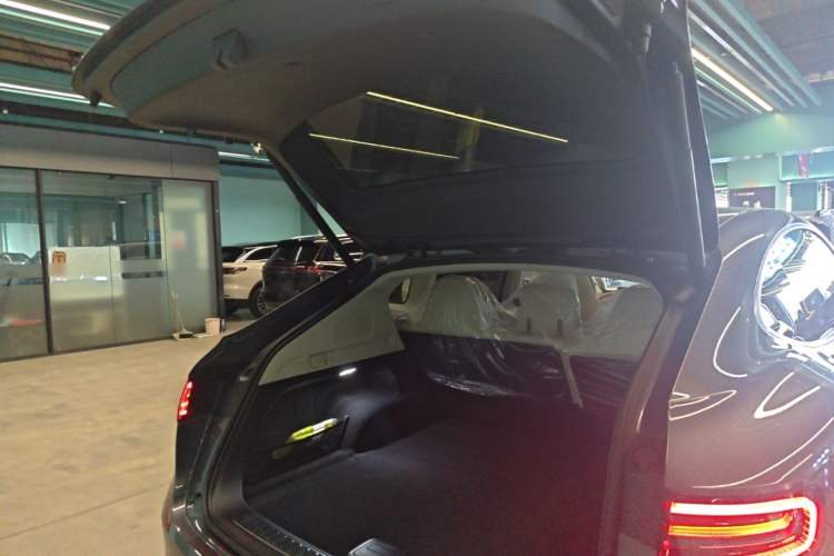 Used Hima Luxeed R7 2025 Range-Extended Version 251 km Max Trunk