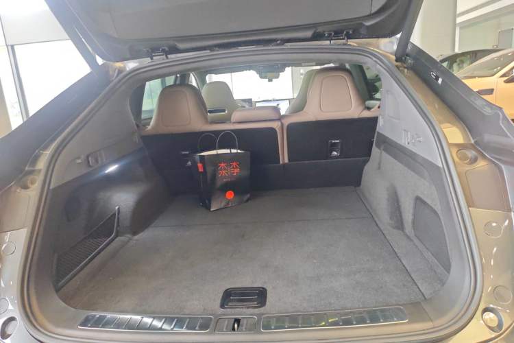 Used Hima Luxeed R7 2025 Range-Extended Version 251 km Max Trunk