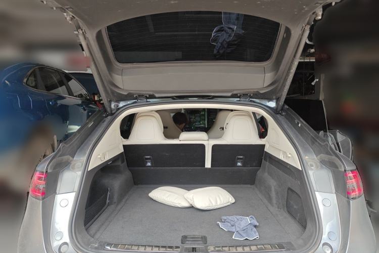 Used Hima Luxeed R7 2025 Range-Extended Version 251 km Max Trunk