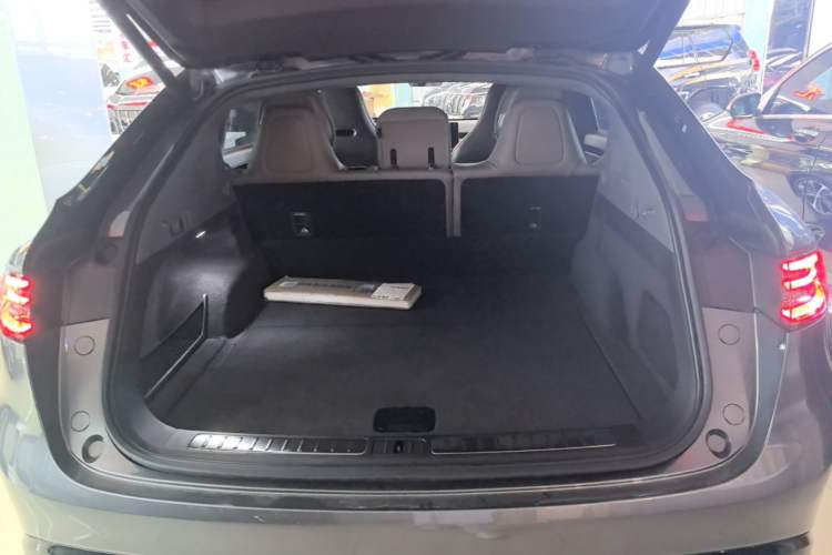 Used Hima Luxeed R7 2025 Range-Extended Version 251 km Max Trunk