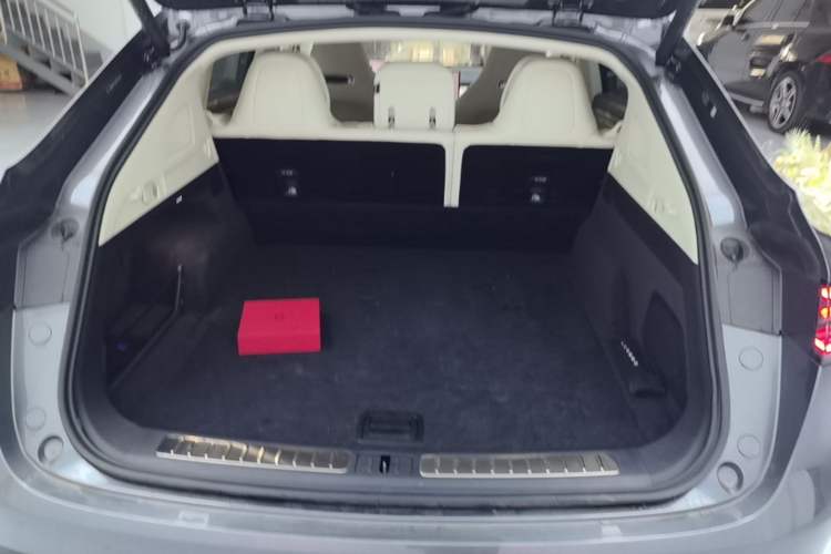 Used Hima Luxeed R7 2025 Range-Extended Version 251 km Max Trunk