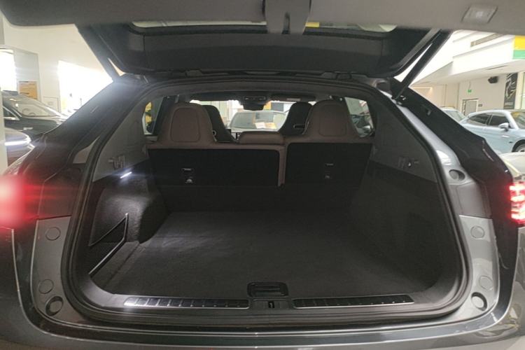 Used Hima Luxeed R7 2025 Range-Extended Version 251 km Max Trunk